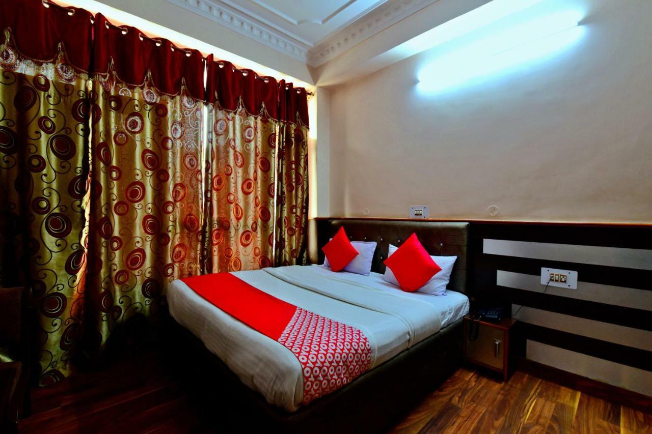 Oyo 26909 Hotel Paras มานดี ภายนอก รูปภาพ