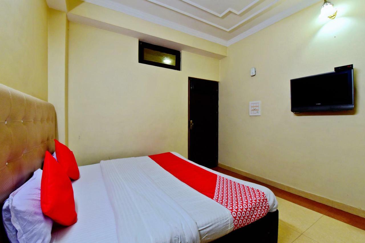 Oyo 26909 Hotel Paras มานดี ภายนอก รูปภาพ