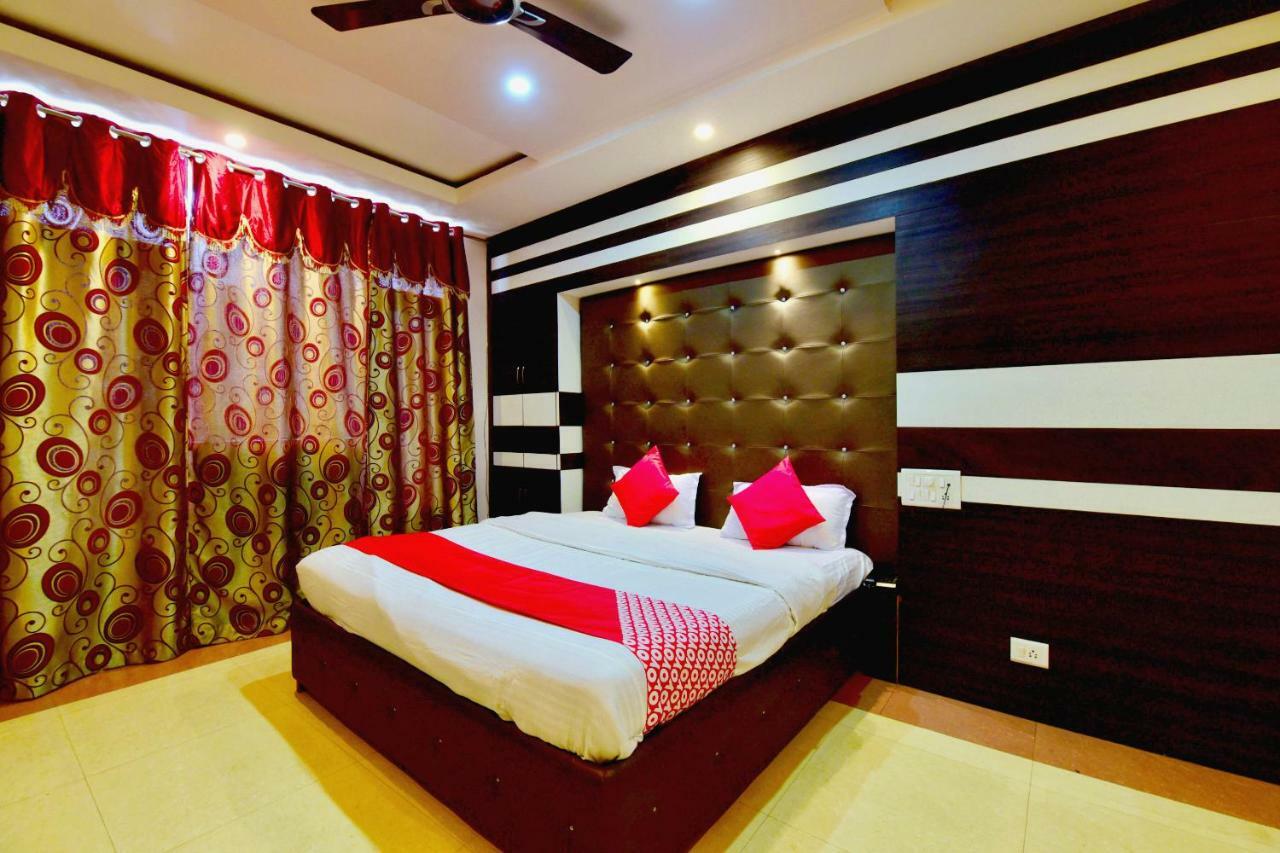 Oyo 26909 Hotel Paras มานดี ภายนอก รูปภาพ