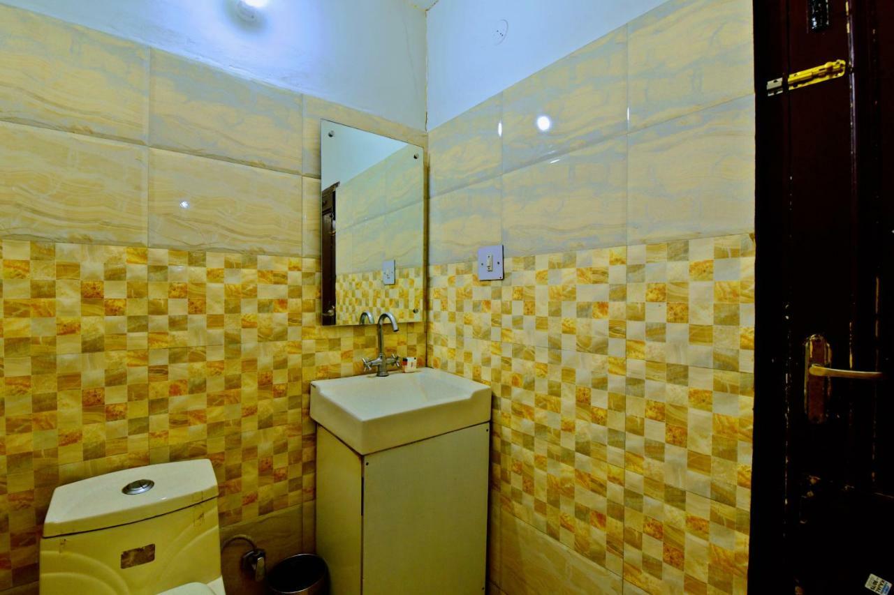 Oyo 26909 Hotel Paras มานดี ภายนอก รูปภาพ