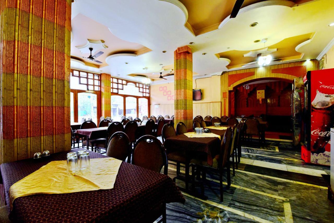 Oyo 26909 Hotel Paras มานดี ภายนอก รูปภาพ
