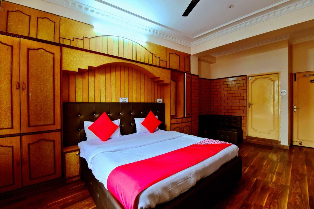Oyo 26909 Hotel Paras มานดี ภายนอก รูปภาพ