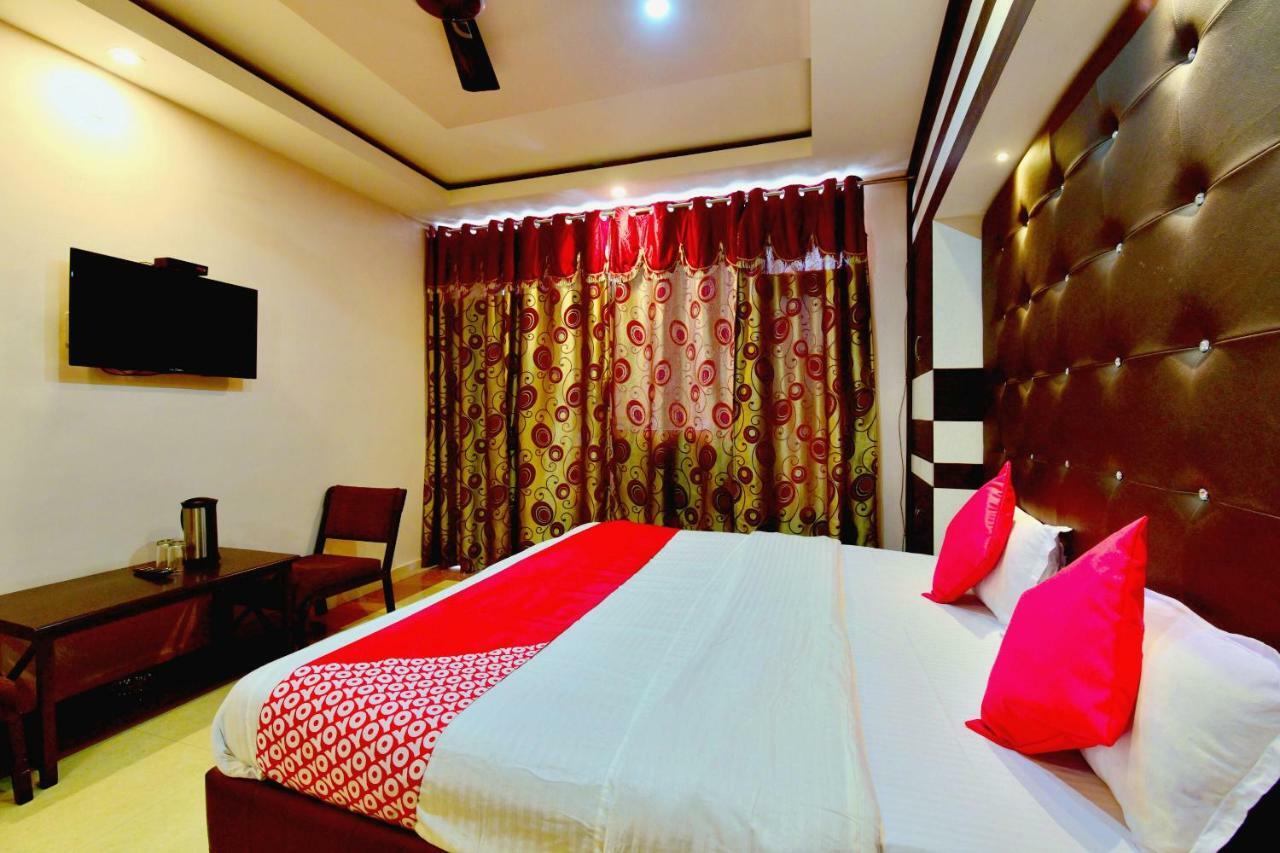 Oyo 26909 Hotel Paras มานดี ภายนอก รูปภาพ