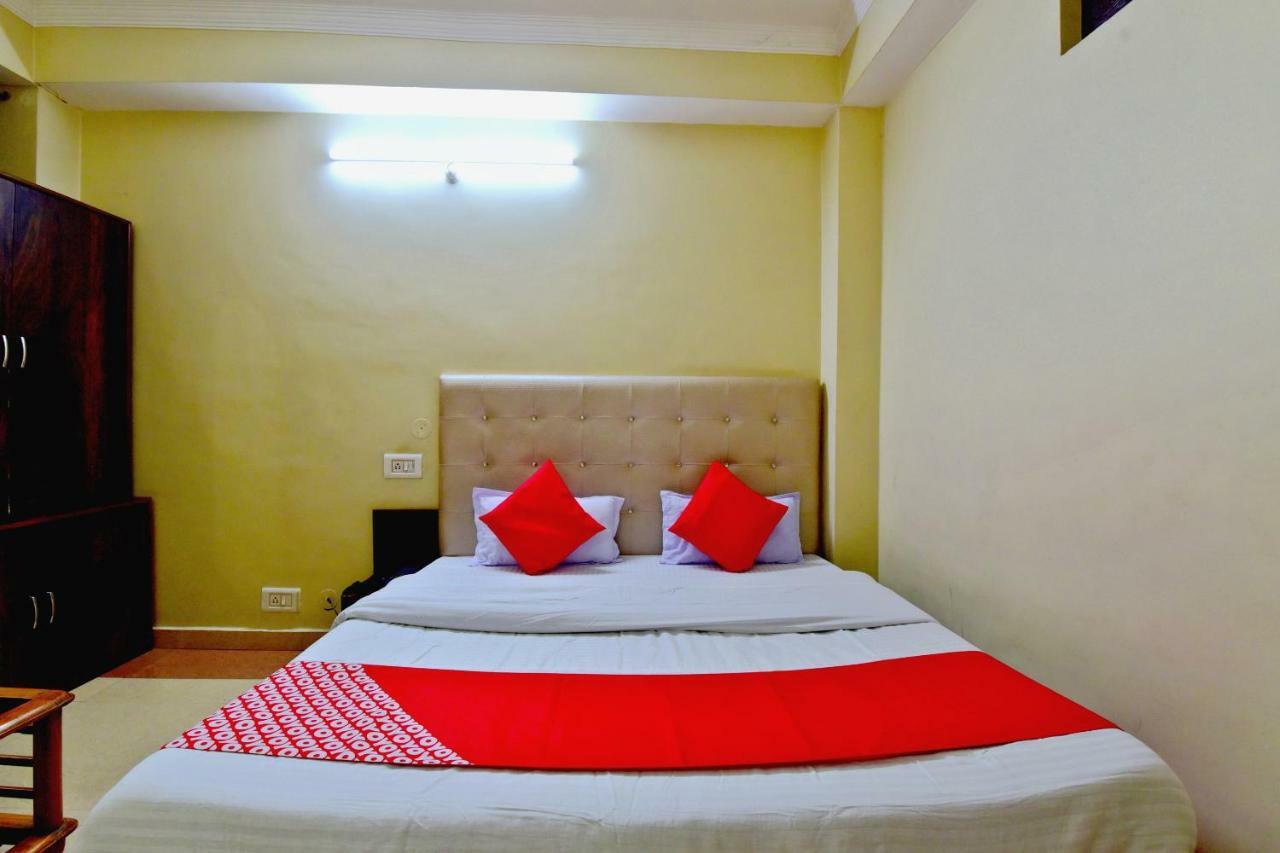 Oyo 26909 Hotel Paras มานดี ภายนอก รูปภาพ